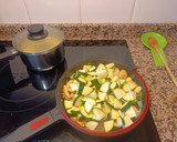 Foto del paso 2 de la receta: Salteado de pollo y calabacín "sabor Cookpad" con cous cous