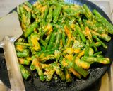 A picture of step 3 of Onion stalk/ Piyajkoli Tawa Fry.