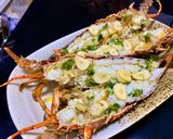 รูปขั้นตอนการทำที่ 4 ของ กุ้งมังกรอบเนยกระเทียม (ตัวเป็นๆ)