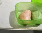 Foto langkah ke 2 dari resep Roti Sobek Lembut Pandan Strawberry.