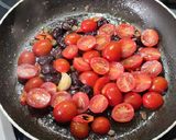 A picture of step 3 of Spaghetti alla puttanesca.