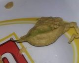 A picture of step 5 of Masaly bhari hari mirch k pakoray.
