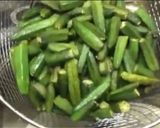 A picture of step 1 of Balochi bhindi gosht.