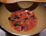 A picture of step 2 of Spaghetti with fresh tomatoes, olives and basil.