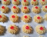 Foto langkah ke 3 dari resep Kue kering Semprit jadul strawberry.