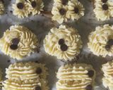 Foto langkah ke 4 dari resep Butter cookies.