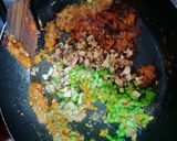 Foto del paso 2 de la receta: Empanadas de plátano verde rellenas de pollo alcaparrado