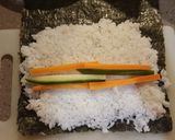 Foto langkah ke 9 dari resep Sushi Tuna Pedas (Spicy tuna sushi).