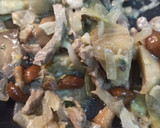 Foto del paso 4 de la receta: Cabeza de lomo de cerdo 🐷 con setas y alcachofas 🍽️🍄
