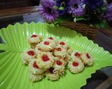 Foto langkah ke 5 dari resep Thumbprint cookies with strawberry jam.