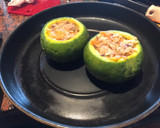 Foto del paso 2 de la receta: Zapallitos verdes con caballas y queso