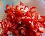 Foto langkah ke 1 dari resep Strawberry Milk Pudding.