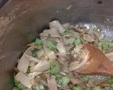 A picture of step 3 of Fettuccine with Mushrooms, Broccoli, and Chicken Strips.