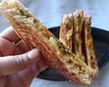 झटपट कांदा टोमॅटो सँडविच (Kanda Tomato Sandwich Recipe In Marathi) रेसिपी स्टेप 6 फोटो 