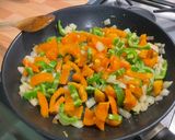 Une image de l'étape 9 de Tarte filo, oignon, chèvre et poivrons tricolores.