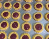 Foto langkah ke 8 dari resep Blueberry Crumble Cookies.