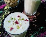 A picture of step 5 of Thandai pista Lassi.