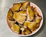 烤雞腿「雞腿去骨並不難，看看不專業去骨法」的食譜步驟6照片