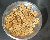 A picture of step 3 of Honey Chilli Lotus Stem.