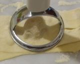 Foto del passaggio 4 della ricetta Tortelloni ripieni di crema al salmone affumicato