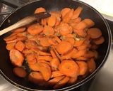 Une image de l'étape 10 de Carottes à l'orange, miel, épices et oignon de roscoff.