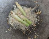 Gambar langkah 1 resipi Kerang Masak Lemak Kerisik.