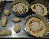 Foto langkah ke 6 dari resep Roti Pizza.