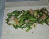Foto del paso 3 de la receta: Hojaldre con espárragos y ajos