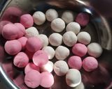Foto langkah ke 5 dari resep Klepon Merah Putih.