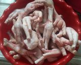 Foto langkah ke 1 dari resep Sup Ceker Ayam Kuah Kuning Yana.