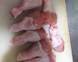 Foto del paso 1 de la receta: Piernas de pollo indues abrazadas con panceta ahumada