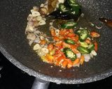 Foto langkah ke 2 dari resep Cumi Hitam Pedas Simpel.