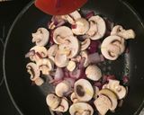 Foto del paso 2 de la receta Huevos revueltos con hongos y tomate