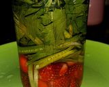 Foto langkah ke 2 dari resep Jus Sehat Seleberry (Seledri & Strawberry) #3.