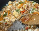 A picture of step 6 of Malaysian style Mie goreng.