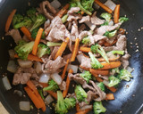 Foto del paso 4 de la receta: Salteado de res con vegetales rápido y saludable