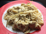 Spaghetti en salsa blanca con pollo