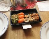 Foto del paso 2 de la receta: Sopón espetacularrr y restos de sushi, y de ensalada