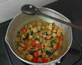 Foto langkah ke 3 dari resep Bubur Oatmeal Campur Jamur dan Sayur.