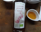Foto del paso 1 de la receta: Bizcocho bicolor con nougat de rosas y botones de rosas