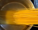 Foto del paso 4 de la receta: Mis tallarines al pesto rosso (rojo)