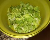 Foto del paso 2 de la receta: Ensalada de lechuga y tomate