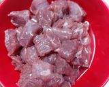 A picture of step 1 of Dabba gosht.