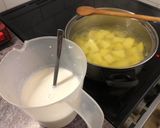 Fenyvesi töltött lángos recept fázis 1 fotója