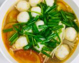 Hình bước làm 4 của món Canh cá viên nấm kim châm