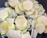 Foto del paso 2 de la receta: Tortilla de calabacín