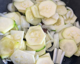 Foto del paso 2 de la receta: Tortilla de calabacín