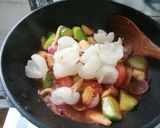 รูปขั้นตอนการทำที่ 5 ของ ผัดเปรี้ยวหวานใส่ลิ้นจี่
