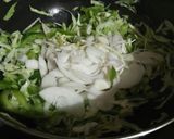 A picture of step 3 of Veg Hakka Noodles.
