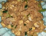 Foto langkah ke 7 dari resep Kwetiau goreng.